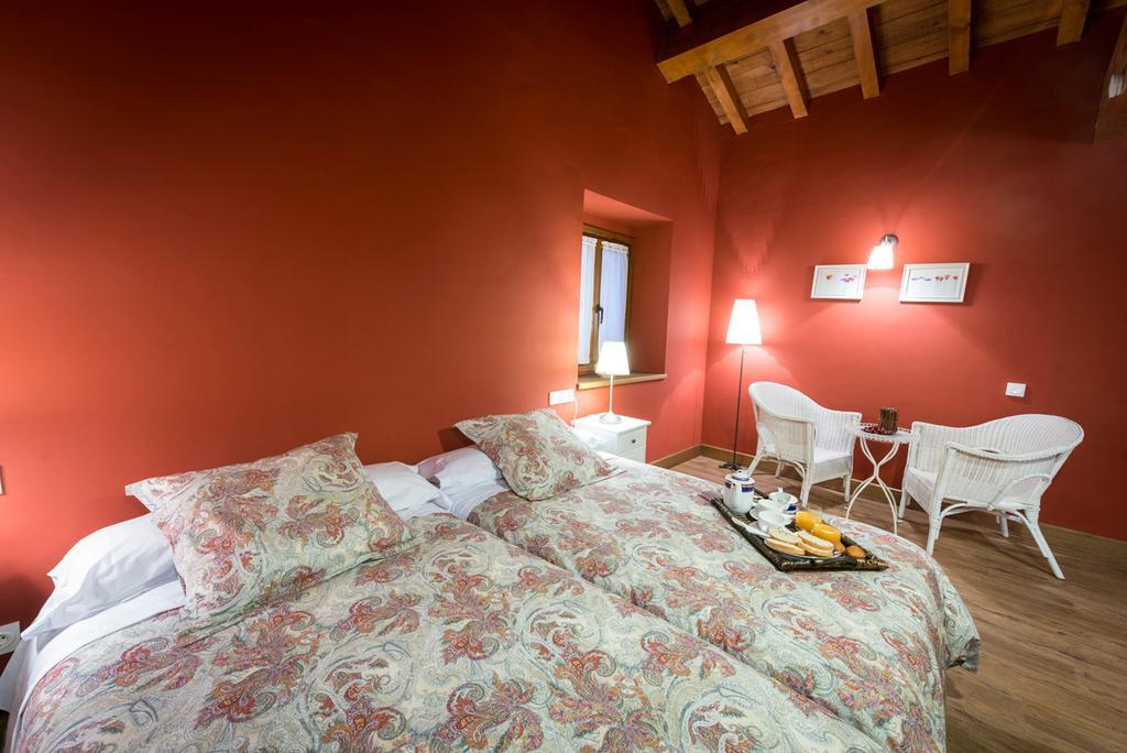 Ekolanda Guest House Esnoz Bilik gambar